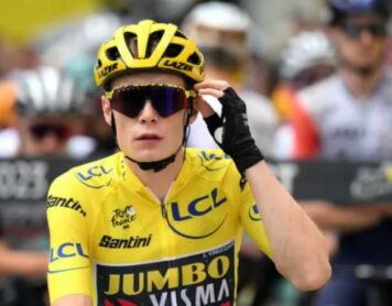 Йонас Вингегаард в желтой майке "Тур де Франс" 2023 года