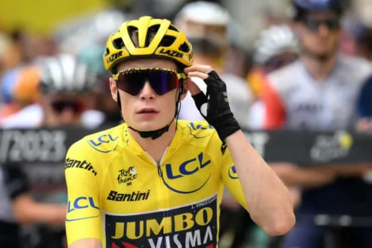 Йонас Вингегаард в желтой майке "Тур де Франс" 2023 года