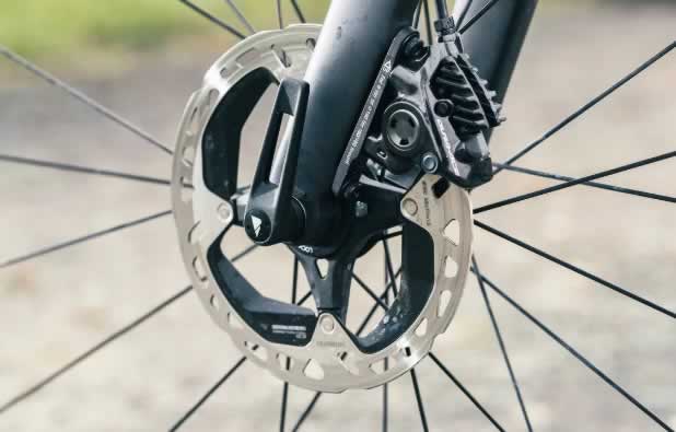 Дисковые тормоза - стандартная тормозная система современных шоссейных велосипедов.