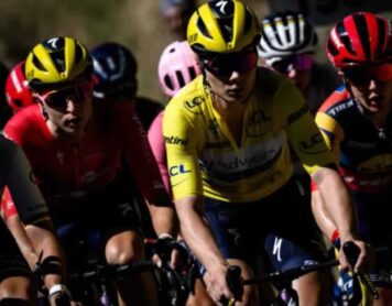 Лотта Копецки в желтой майке на женском Тур де Франс