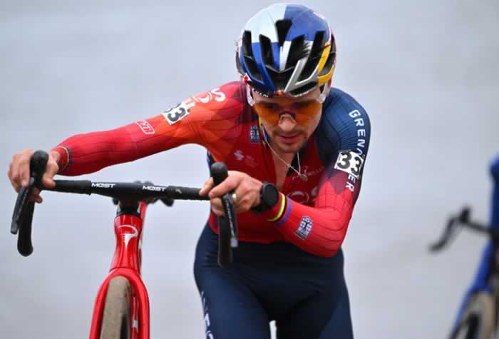 Том Пидкок на этапе Кубка мира по циклокроссу в Антверпене