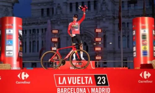 Вуэльта Испании 2023: Сепп Кусс празднует победу в общем зачете
