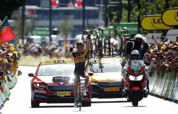 Тур де Франс 2021: Сепп Кусс празднует победу на "домашней земле" в Андорре