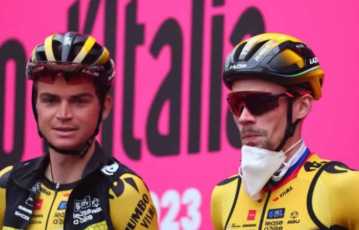Джиро д'Италия 2023: Сепп Кусс с победителем общего зачета и товарищем по команде Приможем Рогличем