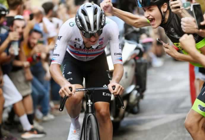 Погачар взорвал интернет, когда подтвердил свои планы на участие в двойке Джиро-Тур в 2024 году.