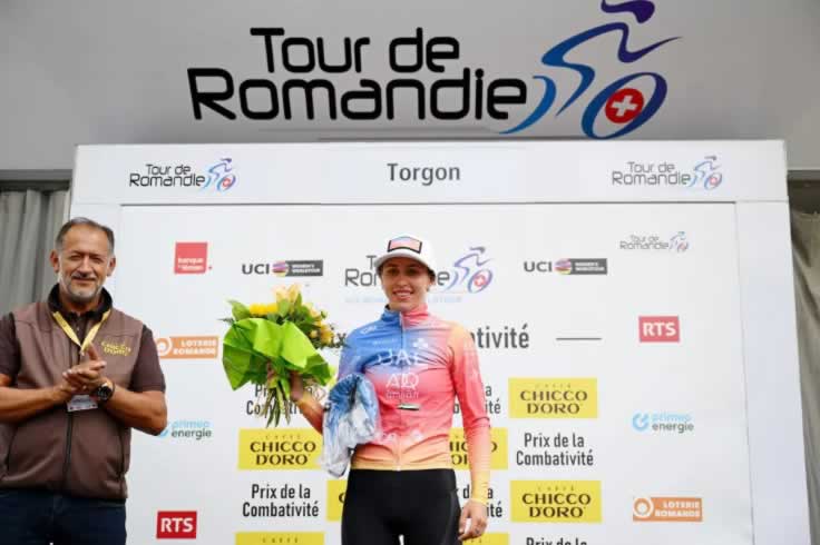 Тур де Романди 2023, этап 2: Сильвия Персико на подиуме как самая боевая гонщица