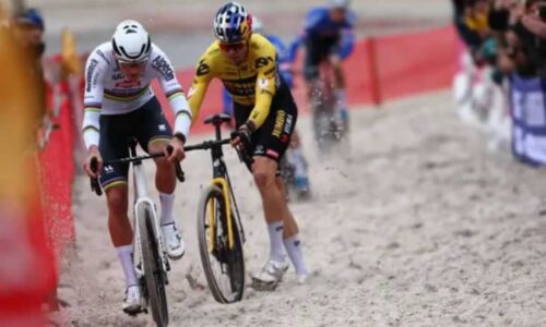 Матье ван дер Поэль и Вут ван Аерт впервые в сезоне циклокросса 2023-24 годов сразились на песке в Мо
