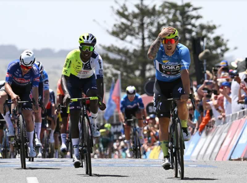 Гонщик Bora-Hansgrohe Сэм Уэлсфорд выиграл 4 этап Тур Даун Андер 2024.