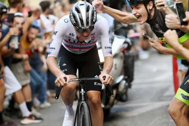 Тадей Погачар будет стремиться стать первым гонщиком со времен Марко Пантани в 1998 году, которому удалось сделать двойную победу на "Тур де Франс" и "Джиро д'Италия".