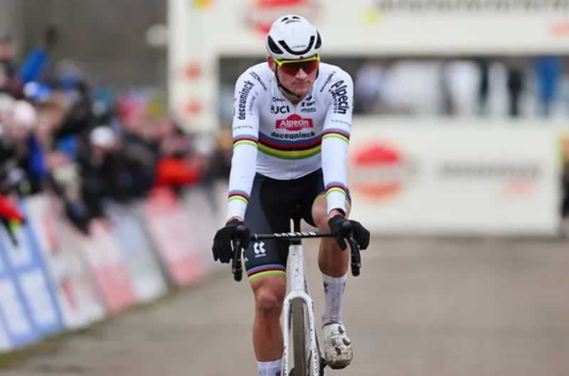 Матье ван дер Поэль (Alpecin-Deceuninck) выиграл пять этапов Кубка мира по циклокроссу перед чемпионатом мира