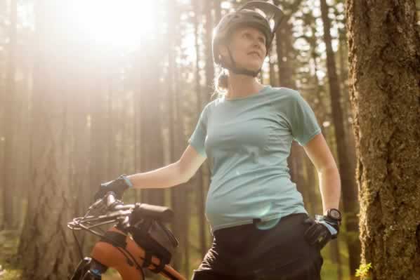 Езда на велосипеде во время беременности может облегчить роды.