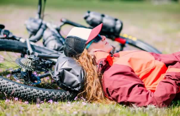 Улучшение качества и продолжительности сна может быть одним из преимуществ езды на велосипеде.