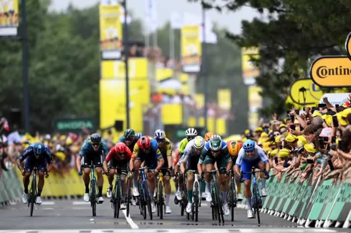 Дилан Гроневеген занял второе место после доминировавшего Яспера Филипсена на "Тур де Франс" 2023 года, став самым близким к победе на этапе в прошлогодней гонке.