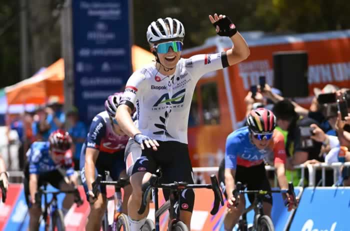 Женский "Tour Down Under": Элли Волластон в спринте одерживает победу на первом этапе