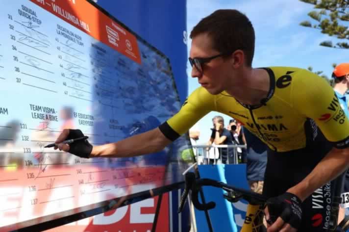 В прошлом месяце команда Visma-Lease a Bike отправила молодой состав на Тур Даун Андер, в то время как ее ведущие спортсмены тренировались дома.