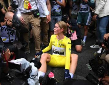Деми Воллеринг побеждает на женском "Тур де Франс" 2023 года