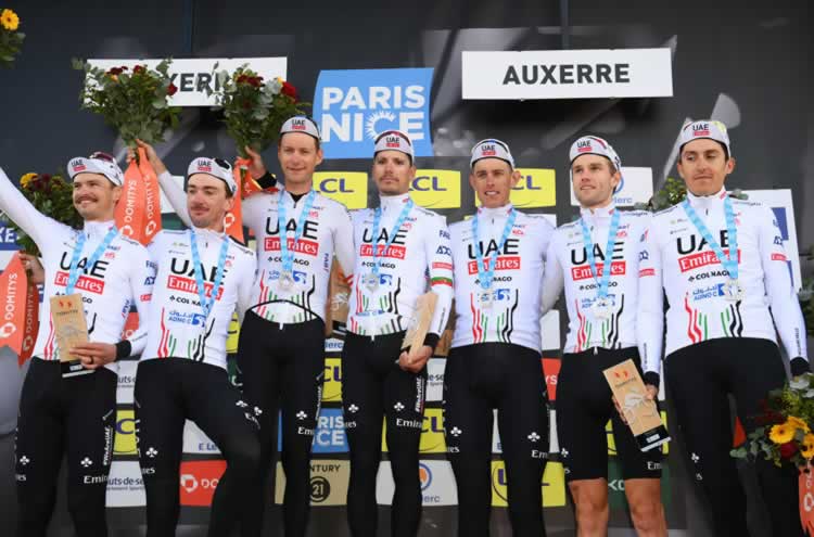 Команда UAE Team Emirates выиграла командную гонку на время в Париж-Ницца 2024