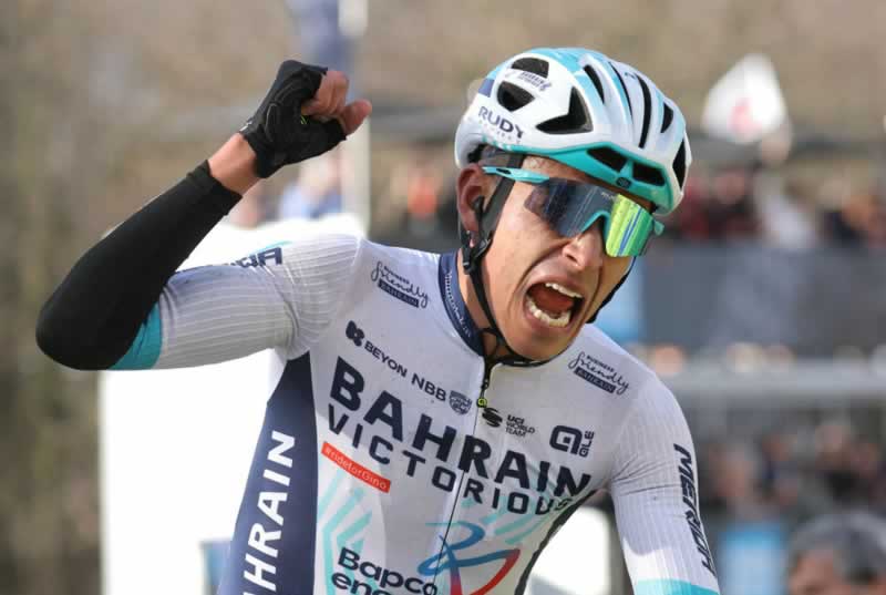 Сантьяго Буйтраго из команды Bahrain Victorious победил на четвертом этапе Париж-Ницца 2024