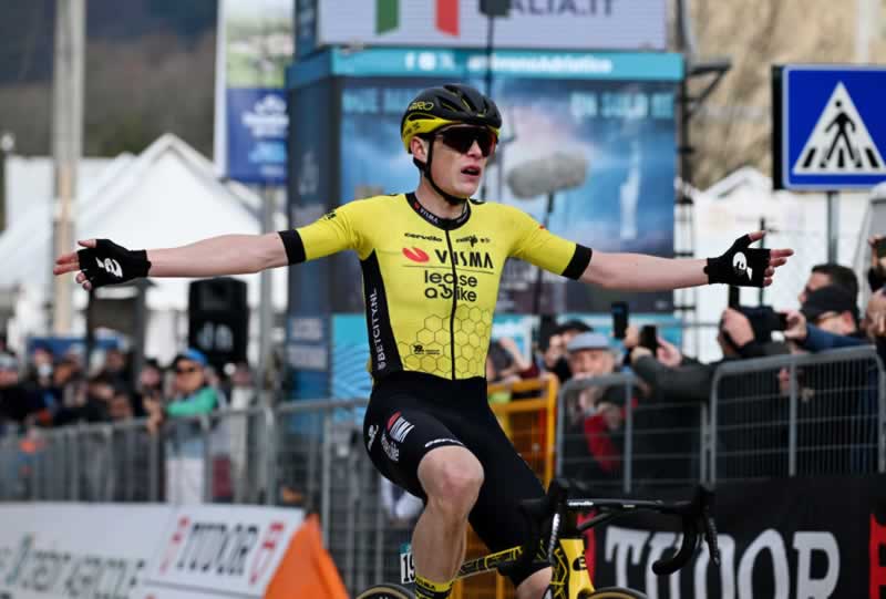 Йонас Вингегард Хансен победил на пятом этапе "Тиррено-Адриатико 2024"