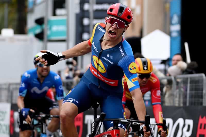 Джонатан Милан Ллидл-Трек) выигрывает 7-й этап в Сан-Бенедетто-дель-Тронто