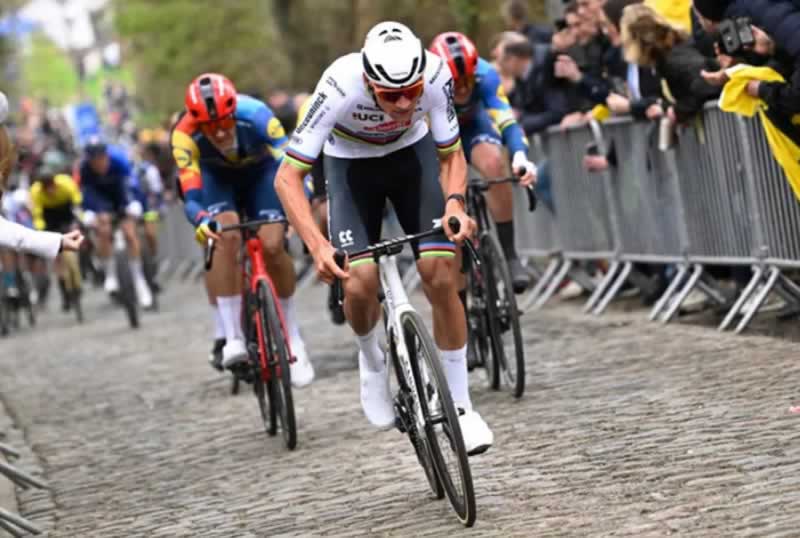 Матье ван дер Поэль - один из главных фаворитов воскресной гонки "Тур Фландрии 2024"