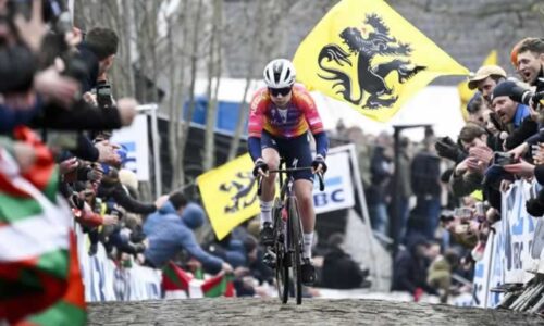 Соло на Oude Kwaremont, Лотта Копецки (SD Worx) на пути к победе в женском Туре Фландрии 2023 года