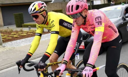 Вут ван Аерт (Visma-Lease a Bike) и Альберто Беттиоль (EF Education-EasyPost) едут рядом друг с другом на Dwars door Vlaanderen 2024