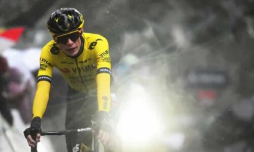 Йонас Вингегаард (Visma-Lease a Bike) радуется победе на финише этапа O Gran Camiño 2024