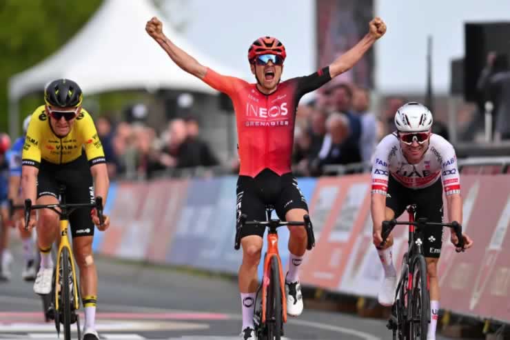 Пидкок побеждает в гонке Amstel Gold Race