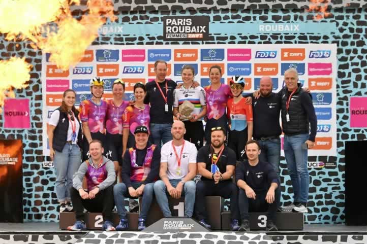 Чтобы выиграть большую гонку, нужна целая деревня. Команда SD Worx-Protime отпраздновала победу на Paris-Roubaix Femmes.