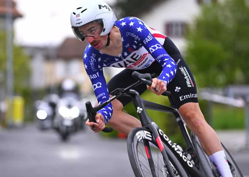 Брэндон Макналти показал лучшее время в начале дня на третьем этапе "Тура Романдии 2024"