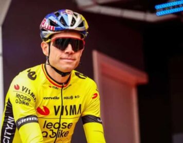 Вут ван Аерт (Visma-Lease A Bike) на старте недавней гонки Dwars door Vlaanderen