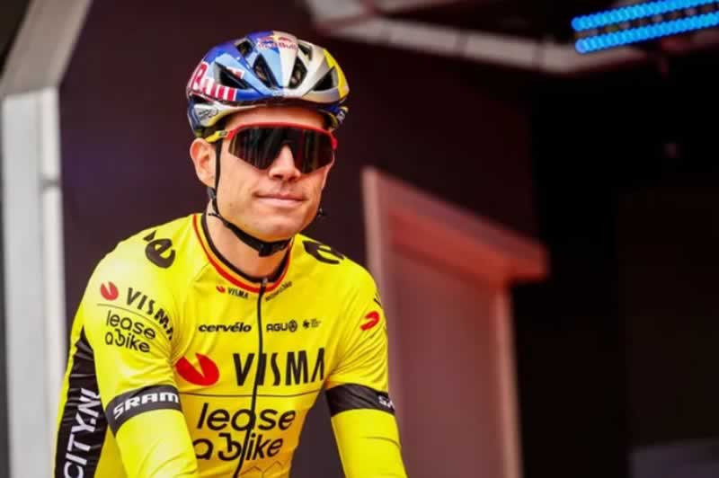 Вут ван Аерт (Visma-Lease A Bike) на старте недавней гонки Dwars door Vlaanderen