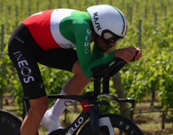 Филиппо Ганна во время 14-го этапа Джиро д'Италия с раздельным стартом