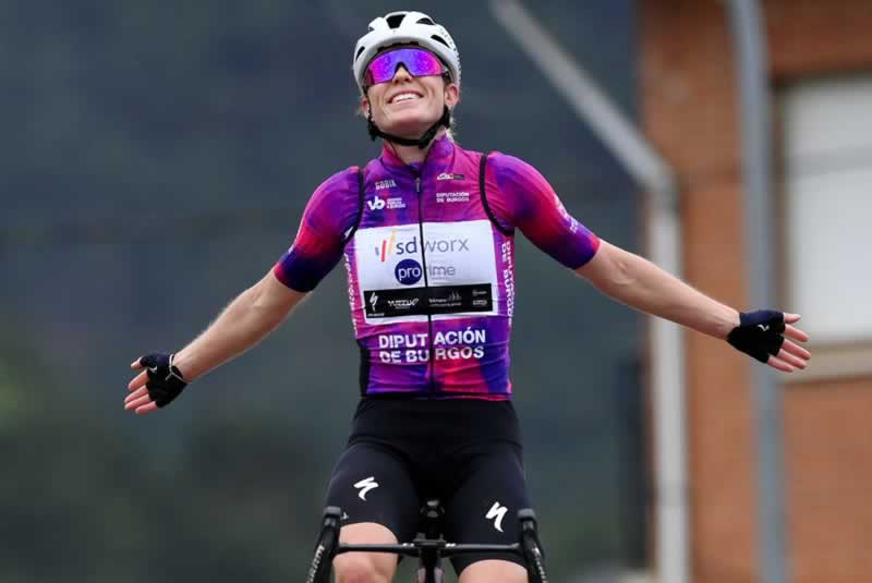 Деми Воллеринг выиграла четвертый этап и общий зачет на «Вуэльте в Бургосе» 2024 года
