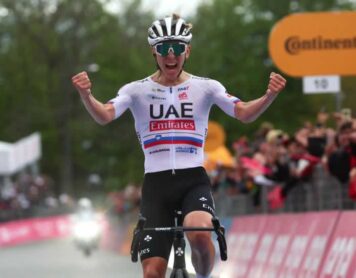 Тадей Погачар победил на втором этапе "Джиро д'Италия 2024"