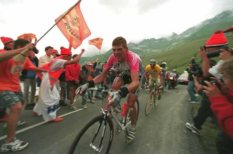 Ульрих и Пантани сражаются во время велогонки «Тур де Франс» 1998 года.