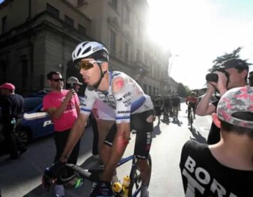 Кристоф Лапорт после падения на пятом этапе "Джиро д'Италия 2924"