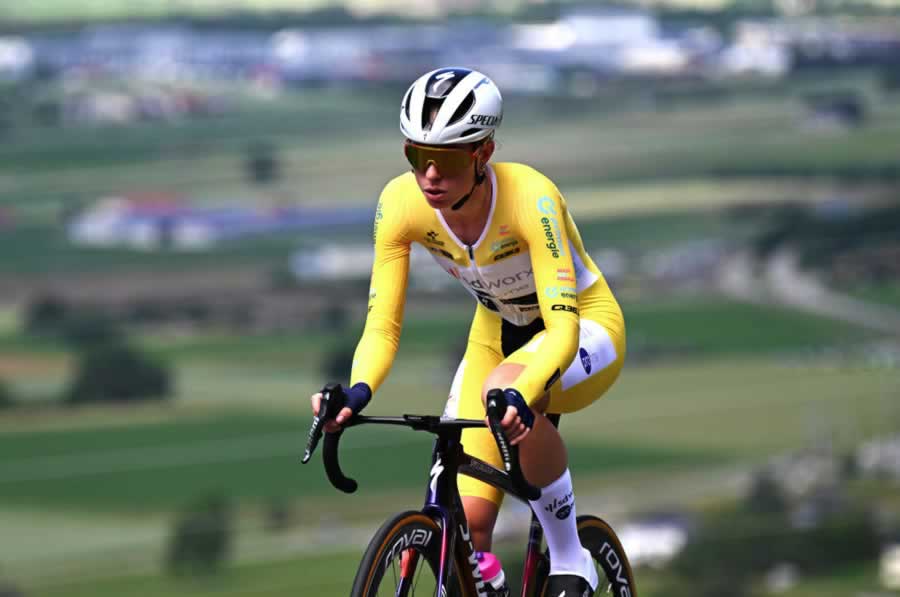 Деми Воллеринг выиграла два этапа за два дня на женском Туре Швейцарии 2024