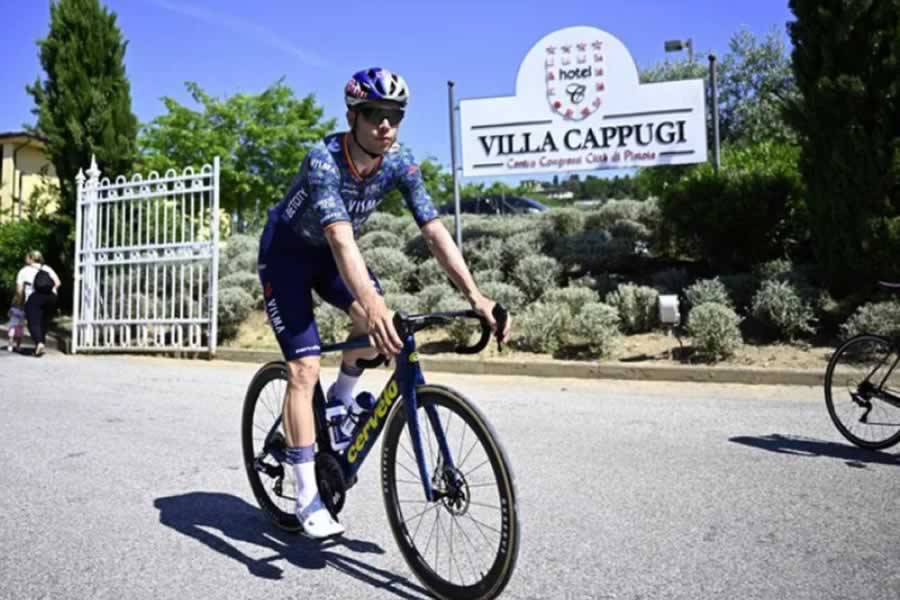 Тур де Франс 2024: Воут ван Аерт тренируется во время обратного отсчета