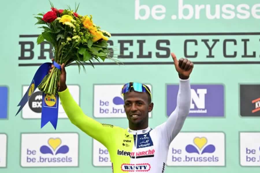 Брюссельская классическая велогонка 2024 года: Биниам Гирмай празднует второе место