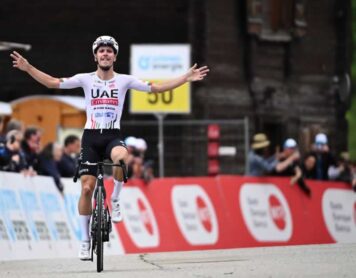 Жоао Алмейда (UAE Team Emirates) побеждает на шестом этапе Тура Швейцарии 2024
