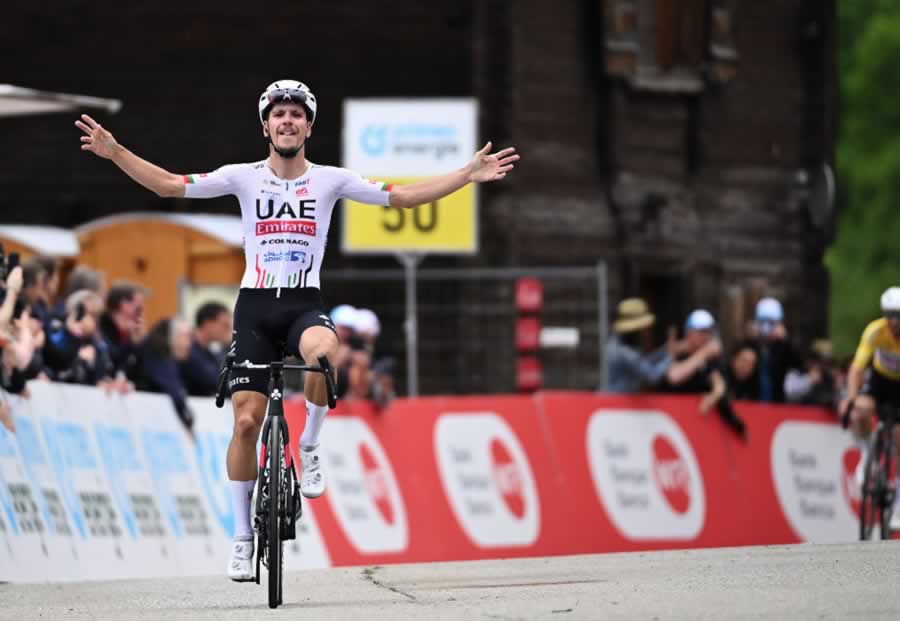 Жоао Алмейда (UAE Team Emirates) побеждает на шестом этапе Тура Швейцарии 2024