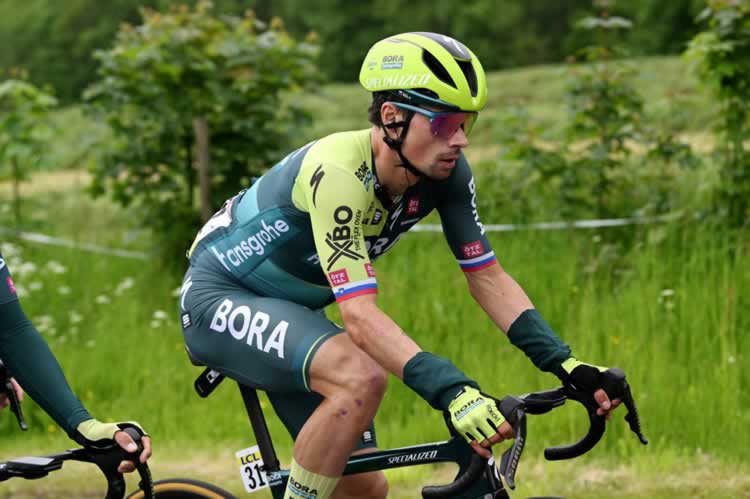Примож Роглич участвует в гонке Critérium du Dauphiné 2024