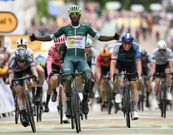Биниам Гирмей выигрывает 8-й этап Тур де Франс 2024