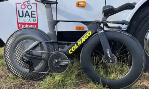 Тадея Погачар едет на Colnago TT1, первом велосипеде итальянского бренда с дисковым тормозом.