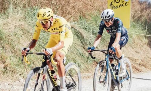 Йонас Вингегард следует за Тадеем Погачаром во время гравийного этапа «Тур де Франс 2024»