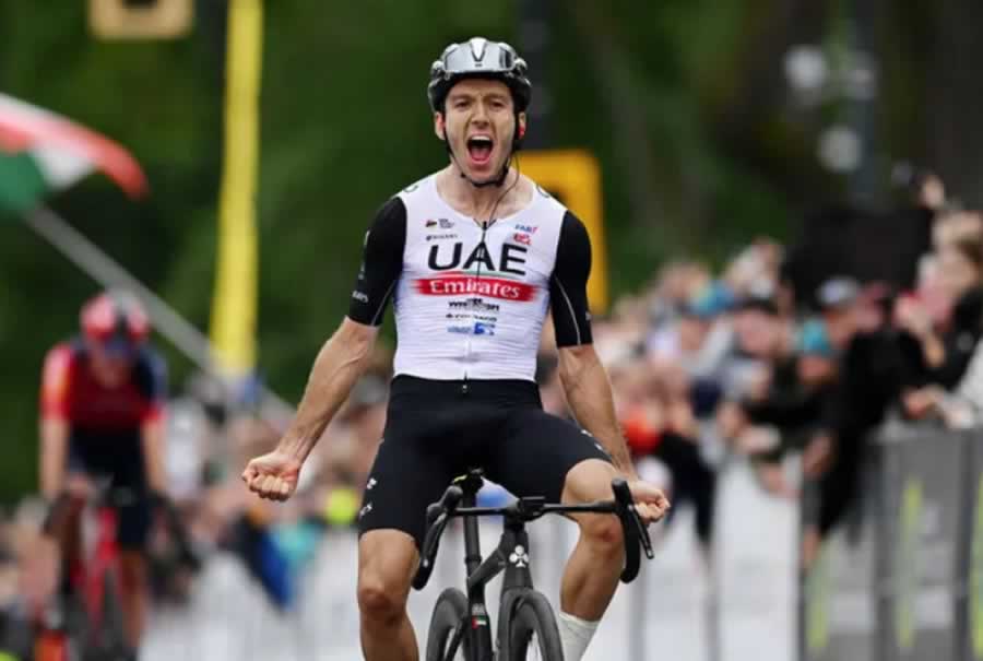 Адам Йейтс (UAE Team Emirates) выигрывает Гран-при Монреаля 2023 года