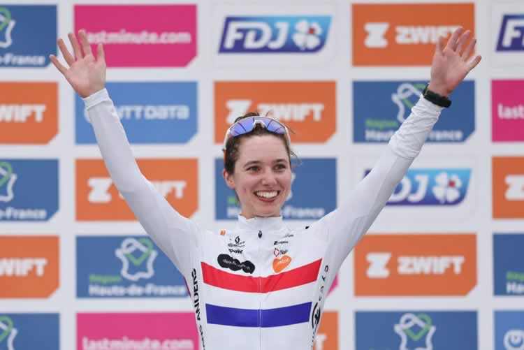 ПОТРЯСАЮЩИЙ ФИНИШ ПФАЙФФЕР ГЕОРГИ НА ПОДИУМЕ ЖЕНСКОЙ ВЕЛОГОНКИ PARIS-ROUBAIX FEMMES