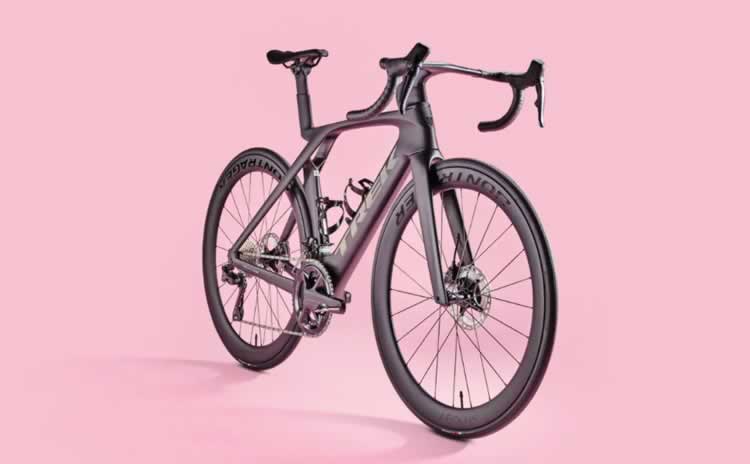 Trek Madone SL7 очень аэродинамичен.